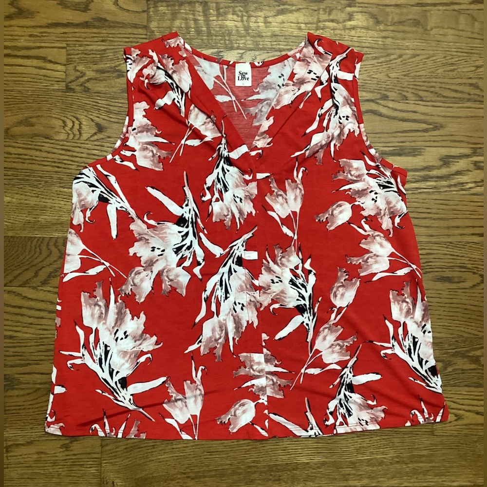 Sew in Love red floral tank v-neck blouse size Large - Picture 2 of 8